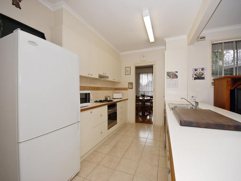 17 Lockhart Road, Ringwood North VIC 3134