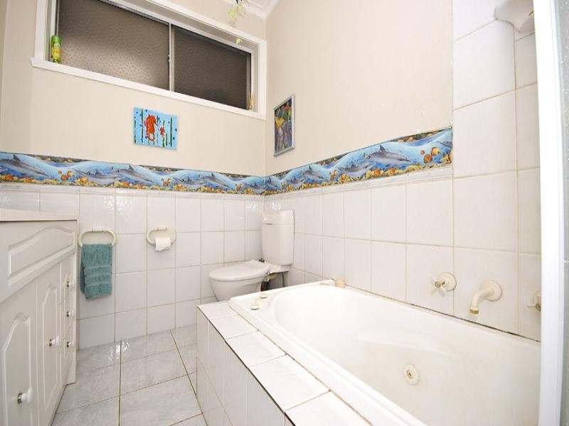 17 Lockhart Road, Ringwood North VIC 3134