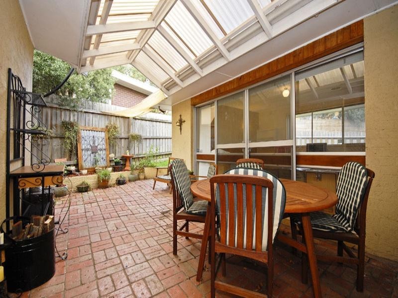 17 Lockhart Road, Ringwood North VIC 3134