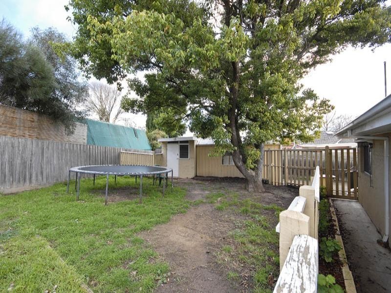 17 Lockhart Road, Ringwood North VIC 3134