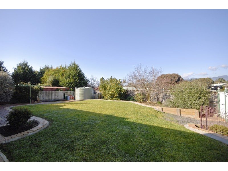 98 Eucalypt Drive, Lilydale VIC 3140