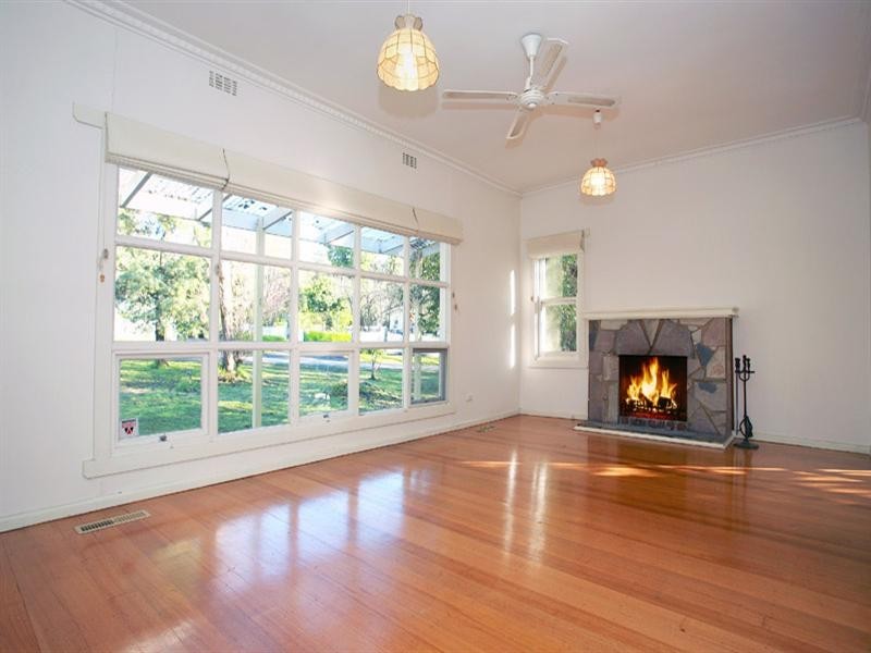 4 Carroll Avenue, Croydon VIC 3136