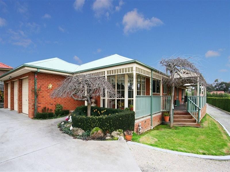 13 Sebire Avenue, Wandin North VIC 3139