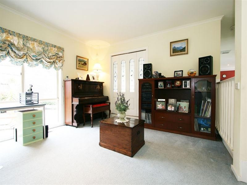 13 Sebire Avenue, Wandin North VIC 3139