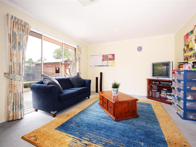 13 Sebire Avenue, Wandin North VIC 3139