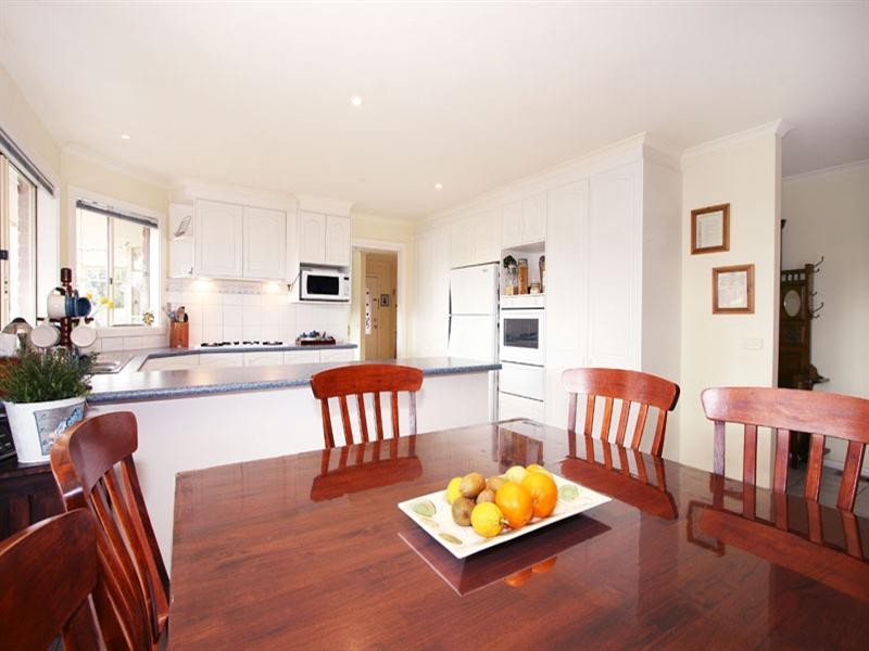 13 Sebire Avenue, Wandin North VIC 3139