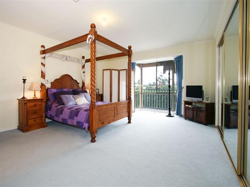 13 Sebire Avenue, Wandin North VIC 3139