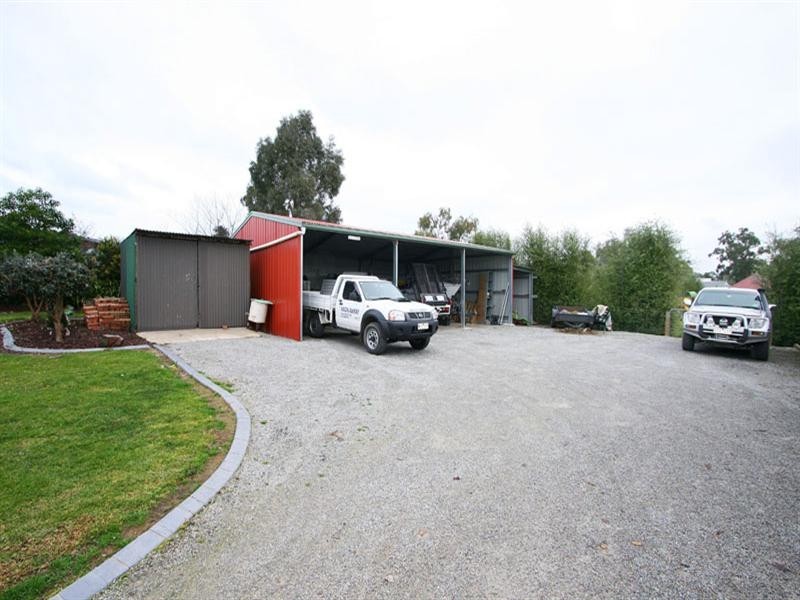 13 Sebire Avenue, Wandin North VIC 3139