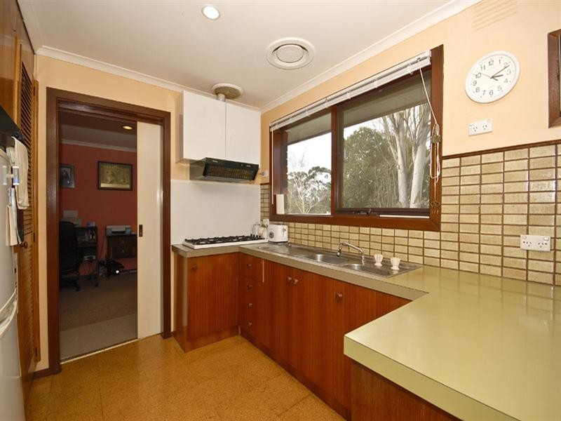 18 Carroll Avenue, Croydon VIC 3136