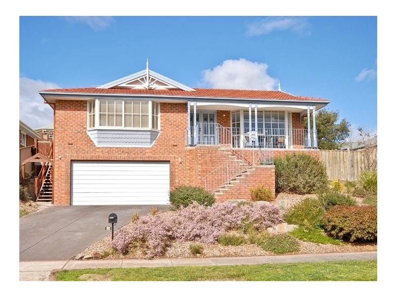 24 Parkview Terrace, Chirnside Park VIC 3116