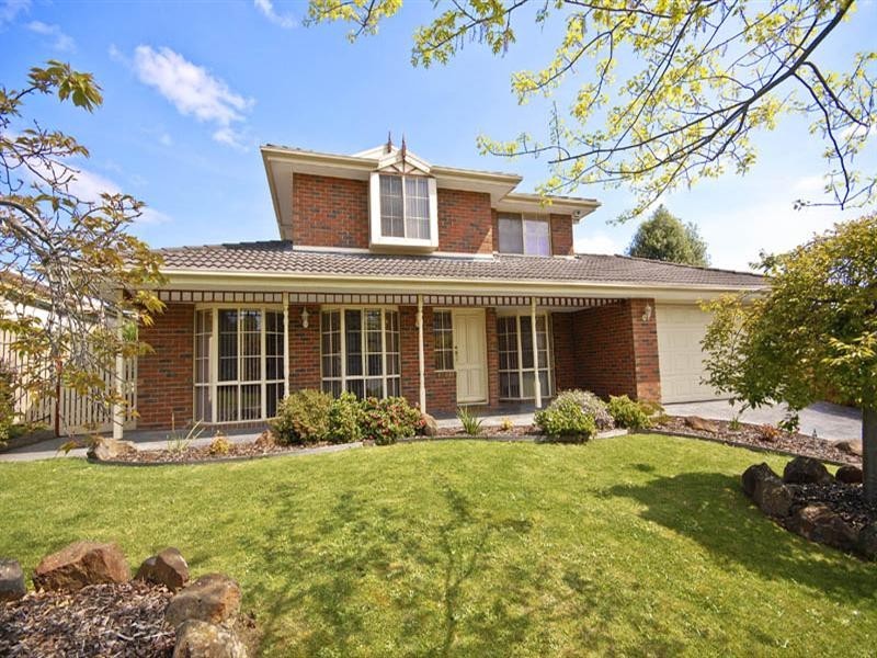 6 Ambleside Close, Mooroolbark VIC 3138