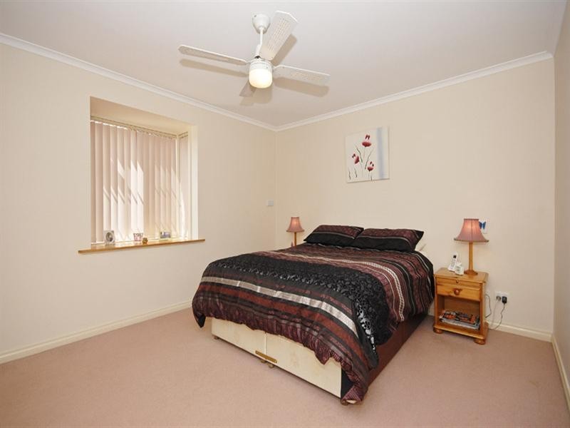 6 Ambleside Close, Mooroolbark VIC 3138