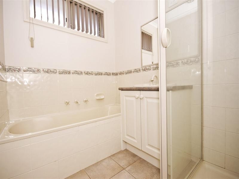 6 Ambleside Close, Mooroolbark VIC 3138