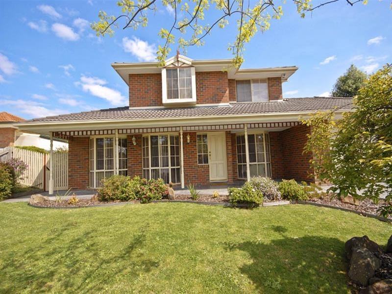 6 Ambleside Close, Mooroolbark VIC 3138
