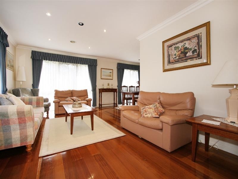 90 Rolling Hills Road, Chirnside Park VIC 3116