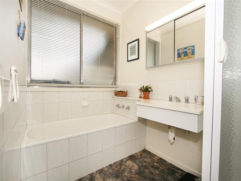 90 Rolling Hills Road, Chirnside Park VIC 3116