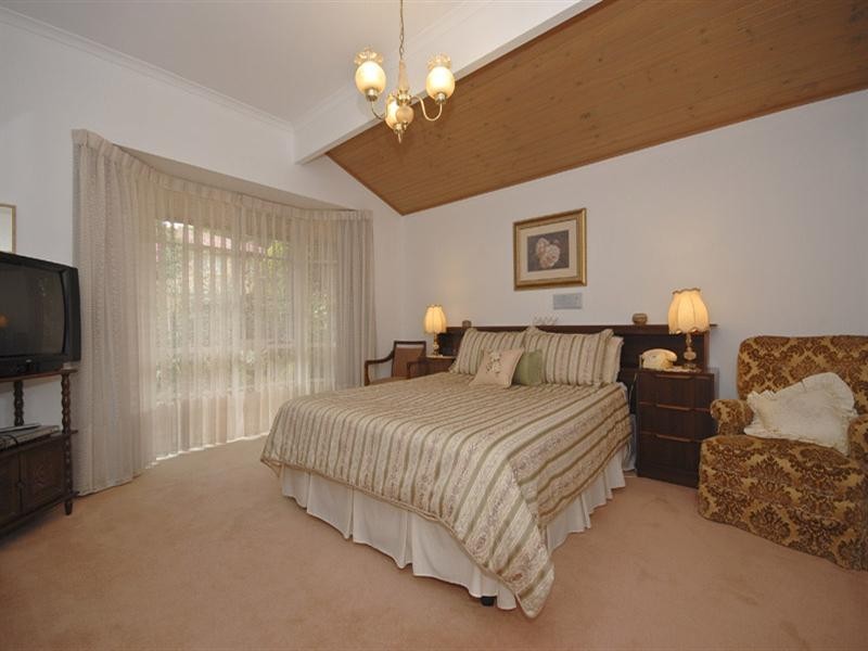 28 Great Oak Court, Mooroolbark VIC 3138