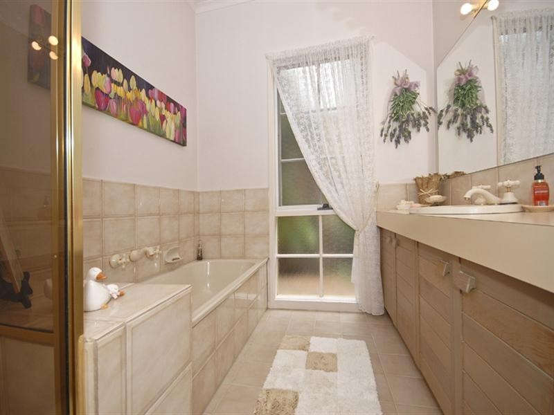 28 Great Oak Court, Mooroolbark VIC 3138