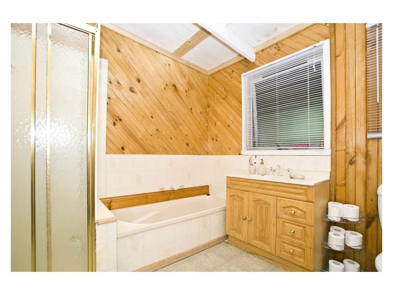 19 Commercial Road, Mount Evelyn VIC 3796