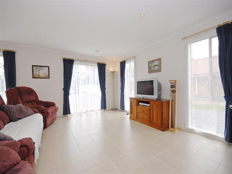 11 Farnham Road, Healesville VIC 3777