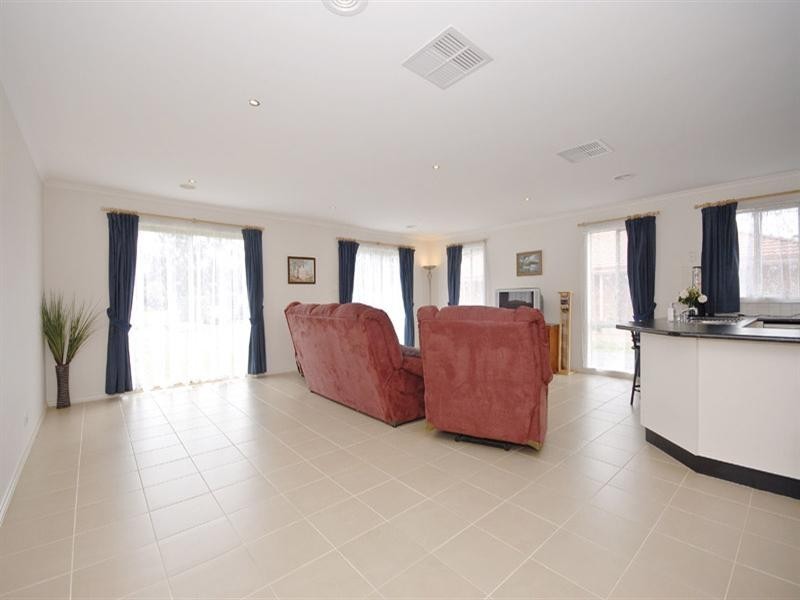 11 Farnham Road, Healesville VIC 3777