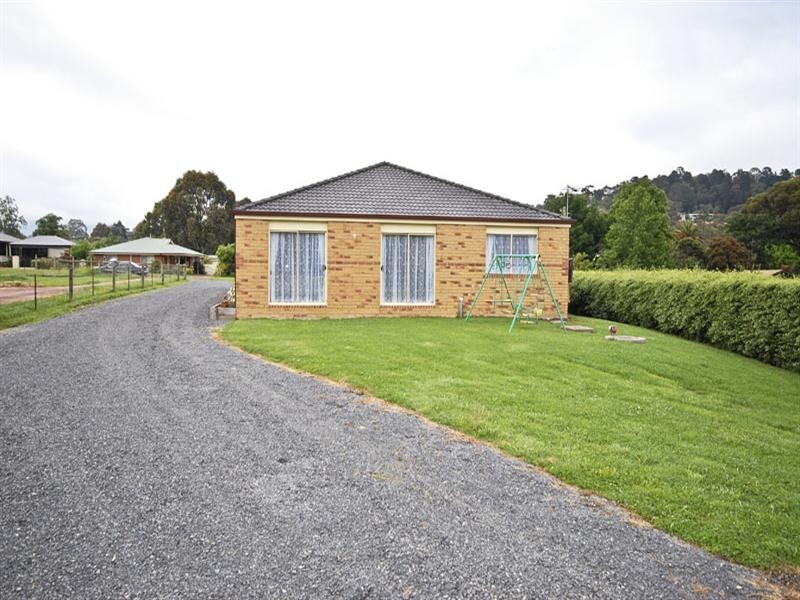 11 Farnham Road, Healesville VIC 3777