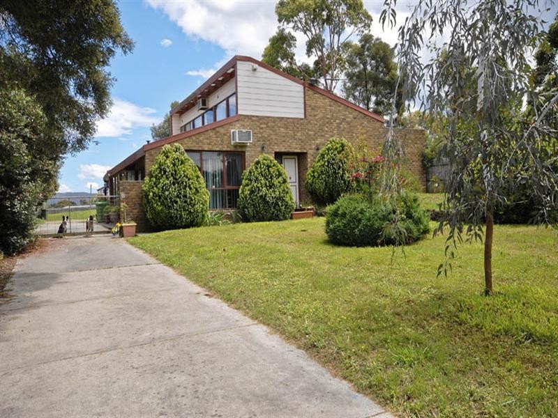 27 Armstrong Grove, Yarra Glen VIC 3775