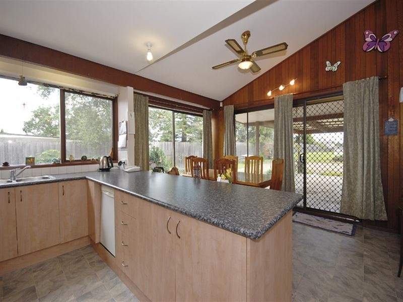 27 Armstrong Grove, Yarra Glen VIC 3775