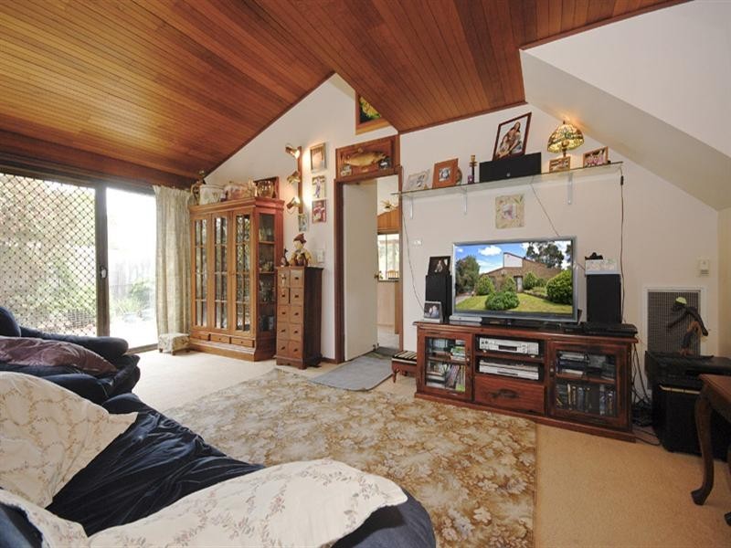 27 Armstrong Grove, Yarra Glen VIC 3775