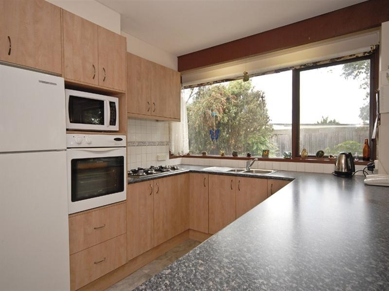 27 Armstrong Grove, Yarra Glen VIC 3775