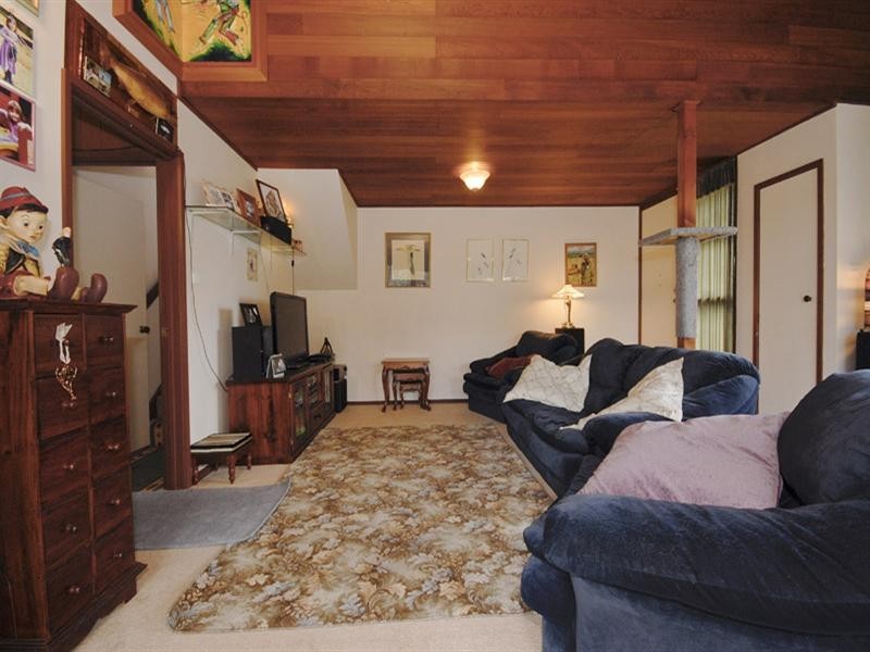 27 Armstrong Grove, Yarra Glen VIC 3775