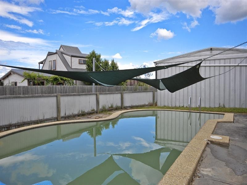 27 Armstrong Grove, Yarra Glen VIC 3775