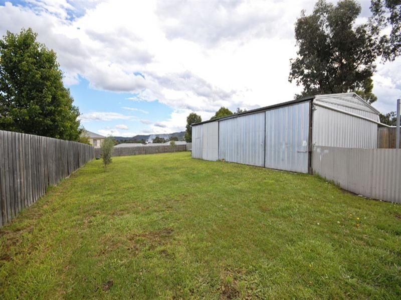 27 Armstrong Grove, Yarra Glen VIC 3775
