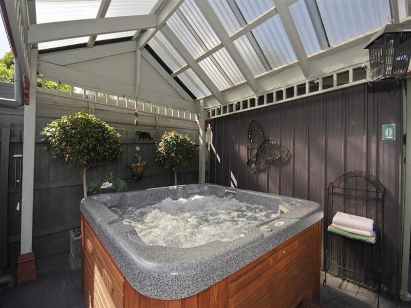 20 Chatswood Grove, Chirnside Park VIC 3116