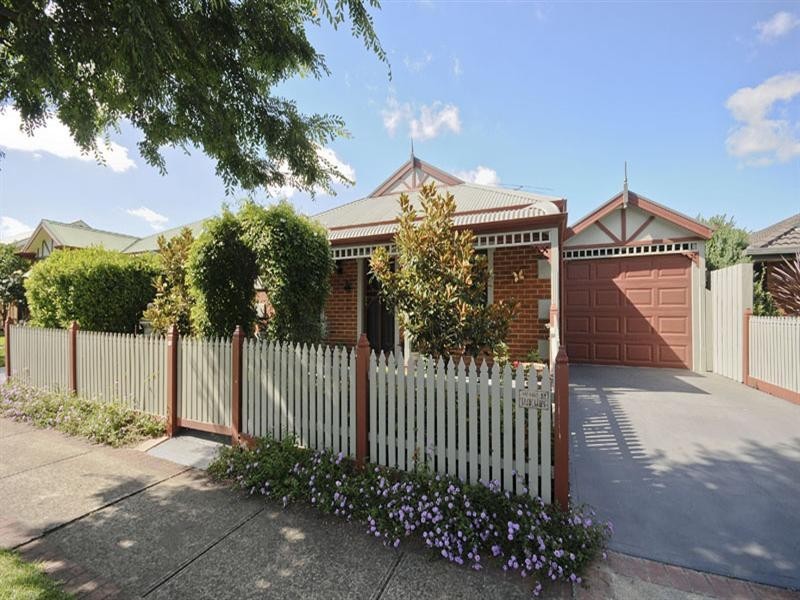 20 Chatswood Grove, Chirnside Park VIC 3116