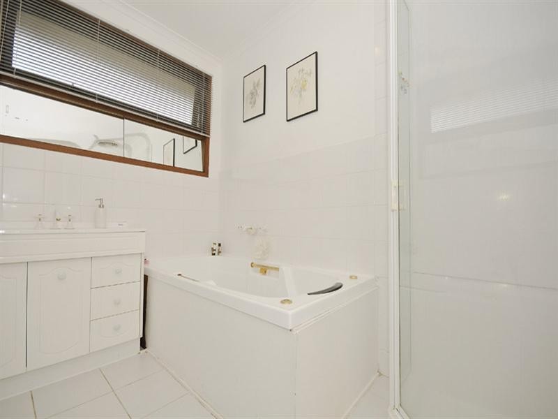 4 Woodpecker Pass, Chirnside Park VIC 3116