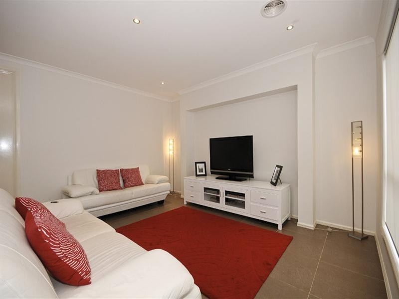 43 Tudor Drive, Mooroolbark VIC 3138