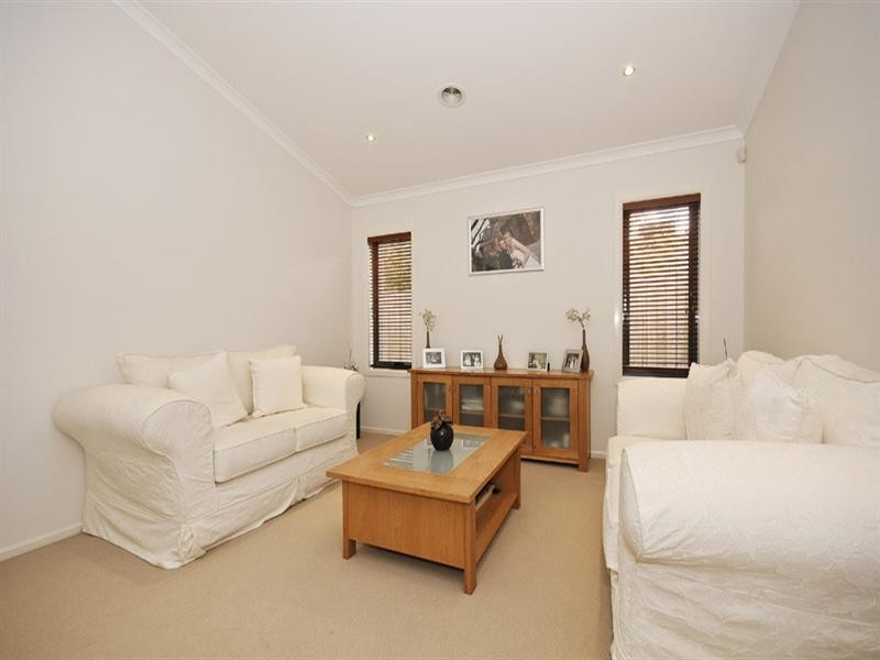 43 Tudor Drive, Mooroolbark VIC 3138