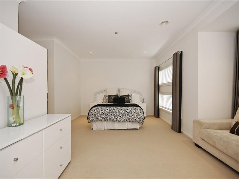43 Tudor Drive, Mooroolbark VIC 3138