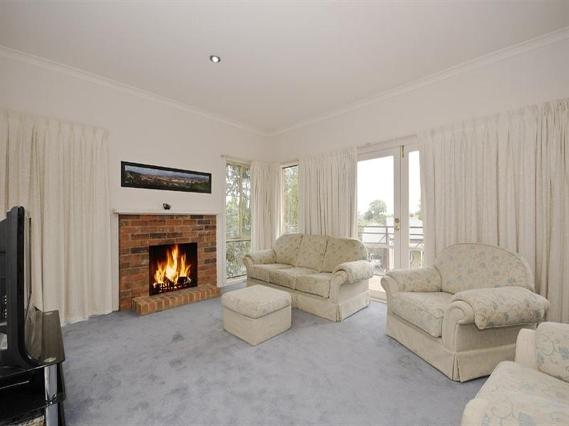 17 Little Chipping Drive, Chirnside Park VIC 3116