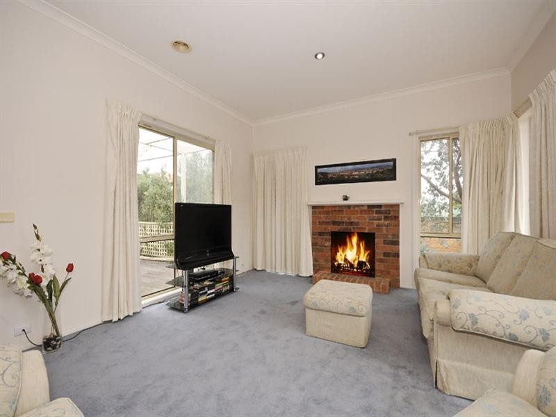 17 Little Chipping Drive, Chirnside Park VIC 3116