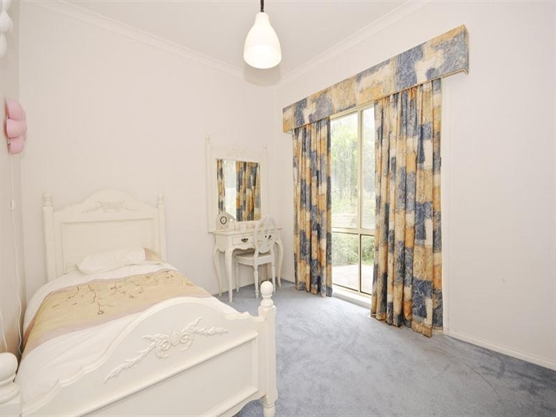 17 Little Chipping Drive, Chirnside Park VIC 3116