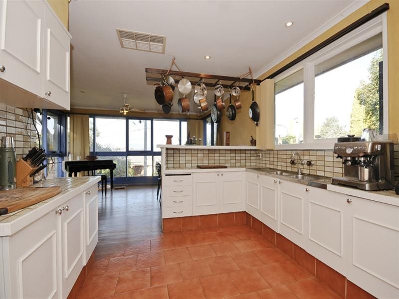 6 Saddleback Ridge, Chirnside Park VIC 3116