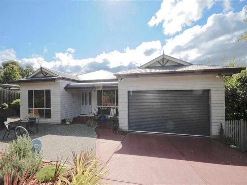 13 Alpine Boulevard, Launching Place VIC 3139
