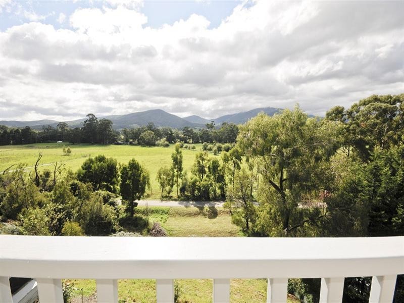 13 Alpine Boulevard, Launching Place VIC 3139