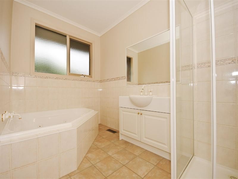 14 Clearwater Drive, Lilydale VIC 3140