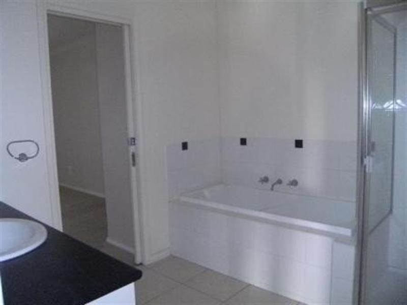 2/12 McComb Street, Lilydale VIC 3140