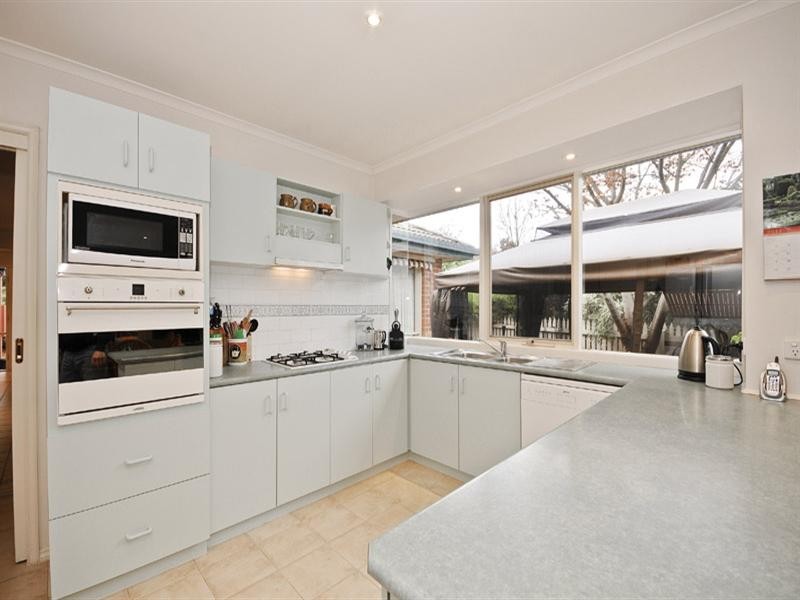 14 Yarraridge Drive, Chirnside Park VIC 3116