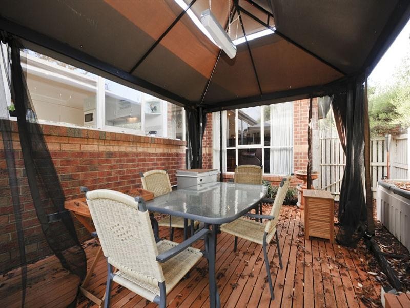 14 Yarraridge Drive, Chirnside Park VIC 3116