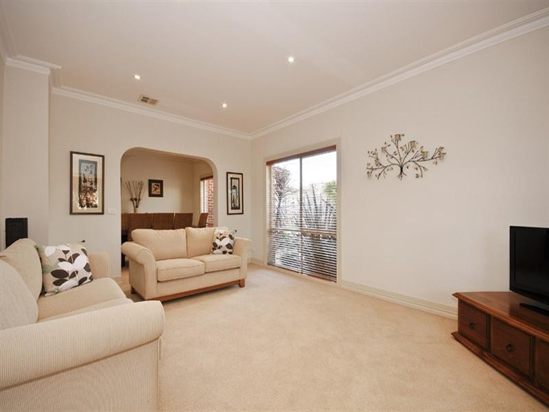 6 Chateau Close, Croydon VIC 3136